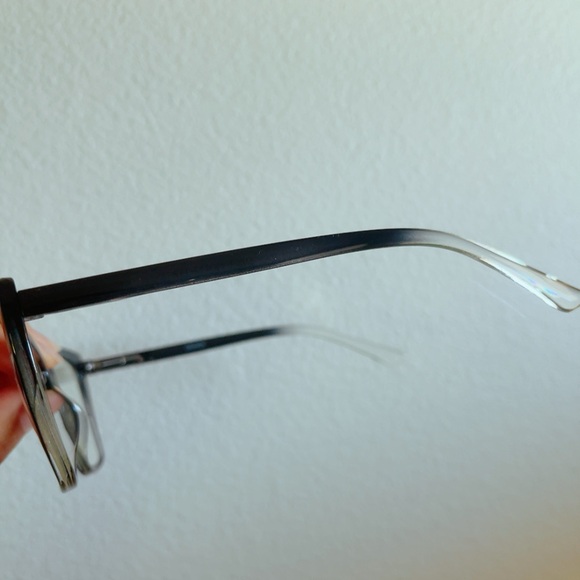 Reading glass - Picture 3 of 4